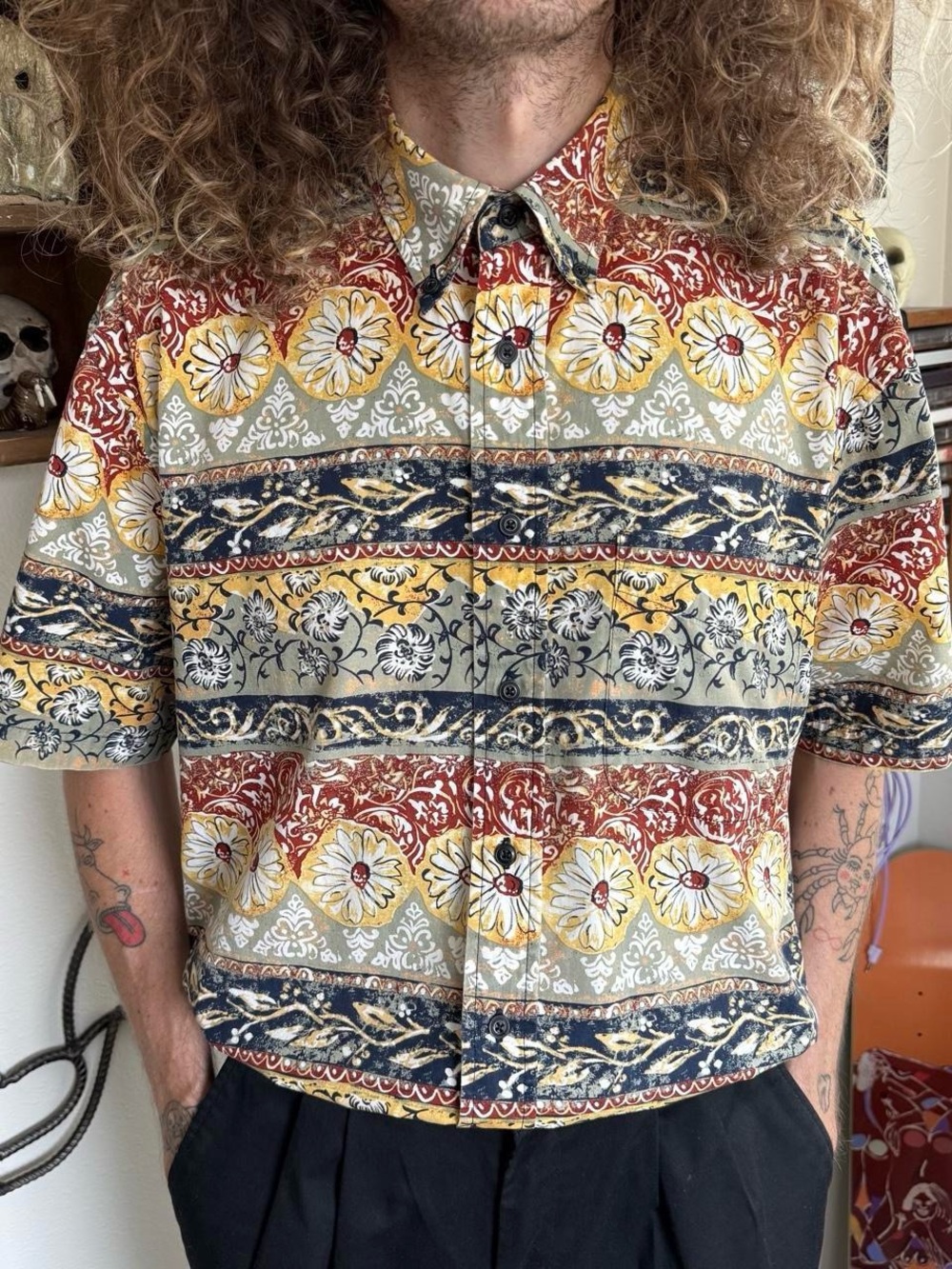 Vintage 90s Abstract Floral AOP S/S Button Down Shirt ~ Size Medium